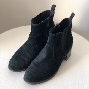 Clarks Collection Women's Nevella Bell Ankle Boot 8.5 Black Suede Chelsea Zip